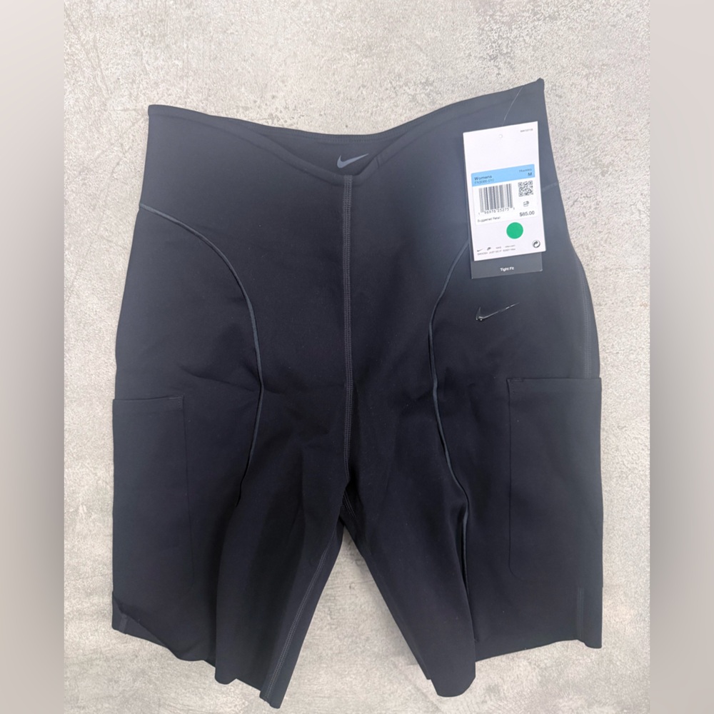 Nike Futuremove Dri-fit high waisted blackbiker shorts with pockets NWT
